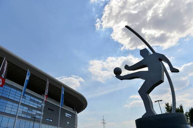 22.08.2015, Fussball 1.Bundesliga 2015 2016, 2.Spieltag, TSG 1899 Hoffenheim - FC Bayern München, in der Wirsol Rhein-Neckar-Arena, in Sinsheim. Fussballer Statue 
