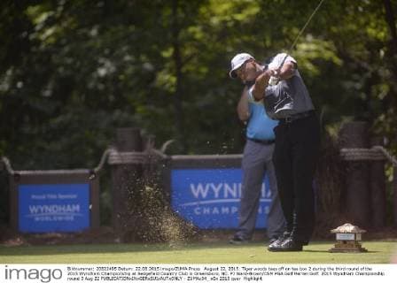 August 22, 2015: Tiger woods tees off on tee box 2 during the third round of the 2015 Wyndham Championship at Sedgefield Country Club in Greensboro, NC. PJ Ward-Brown CSM PGA Golf Herren Golf: 2015 Wyndham Championship round 3 Aug 22 - ZUMAc04_