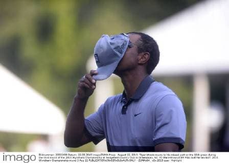 August 22, 2015: Tiger Woods reacts to his missed putt on the 18th green during the third round of the 2015 Wyndham Championship at Sedgefield Country Club in Greensboro, NC. PJ Ward-Brown CSM PGA Golf Herren Golf: 2015 Wyndham Championship round 3 Aug 22 - ZUMAc04_