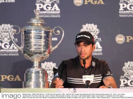 Aktuell Golf, Jason Day gewinnt die PGA Championship August 16, 2015: Jason Day, shooting the only 20-under par score in major championship history, sits next to the Wanamaker Trophy and answers a question from the press after clinching the PGA Golf Herren Championship at Whistling Straits in Kohler, WI. GOLF: AUG 16 PGA - PGA Championship - Final Round Icon150816024 EDITORIAL USE ONLY