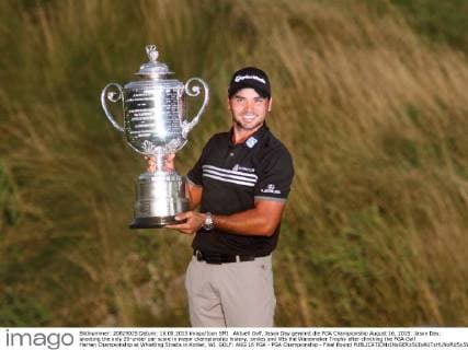 Aktuell Golf, Jason Day gewinnt die PGA Championship August 16, 2015: Jason Day, shooting the only 20-under par score in major championship history, smiles and lifts the Wanamaker Trophy after clinching the PGA Golf Herren Championship at Whistling Straits in Kohler, WI. GOLF: AUG 16 PGA - PGA Championship - Final Round Icon150816128 EDITORIAL USE ONLY