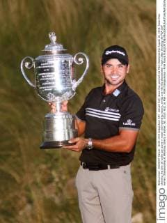 Aktuell Golf, Jason Day gewinnt die PGA Championship August 16, 2015: Jason Day, shooting the only 20-under par score in major championship history, smiles and lifts the Wanamaker Trophy after clinching the PGA Golf Herren Championship at Whistling Straits in Kohler, WI. GOLF: AUG 16 PGA - PGA Championship - Final Round Icon150816129 EDITORIAL USE ONLY