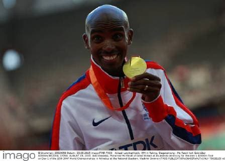 Aktuell Leichtathletik, WM in Peking, Siegerehrung - Mo Farah holt Gold Ã¼ber 10000m BEIJING, CHINA. AUGUST 23, 2015. Gold medalist, Mohamed Mo Farah of Great Britain at an awards ceremony for the men s 10000m final on Day 1 of the 15th IAAF World Championships in Athletics at the National Stadium. Vladimir Smirnov TASS  TS00B1E6