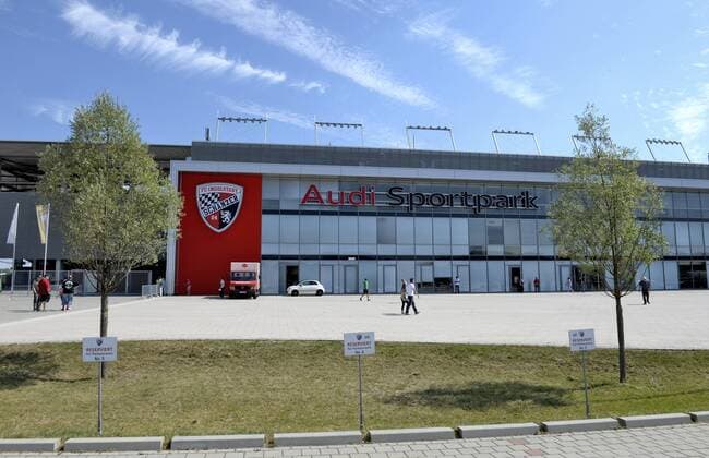 Fußball, Stadiongeschichte FC Ingolstadt 04 23.08.2015, Fussball 1.Bundesliga 2015 2016, 2.Spieltag, FC Ingolstadt 04 im AUDI-Sportpark in Ingolstadt. Aussenansicht des Stadions AUDI-Sportpark. 