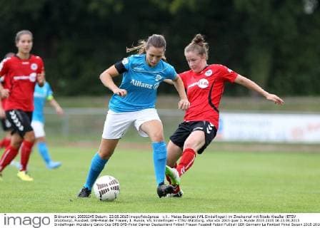 v.li.: Matea Bosnjak (VfL Sindelfingen) im Zweikampf mit Nicole Kreußer (ETSV Würzburg), Fussball, DFB-Pokal der Frauen, 1. Runde, VfL Sindelfingen - ETSV Würzburg, xfsx
