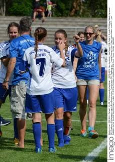 23.08.2015 Neu-Isenburg, Sportpark DFB-Pokal 1. Runde TSG Neu-Isenburg gegen PSV Freiburg (Polizeisportverein) Eine Runde weiter Freude beim PSV Freiburg u.a. Tamara Krause, Foto: Peter Hartenfelser