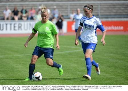 23.08.2015 Neu-Isenburg, Sportpark DFB-Pokal 1. Runde TSG Neu-Isenburg gegen PSV Freiburg (Polizeisportverein) Laura Salewski (TSG) gegen Thea Löffler (PSV) Foto: Peter Hartenfelser