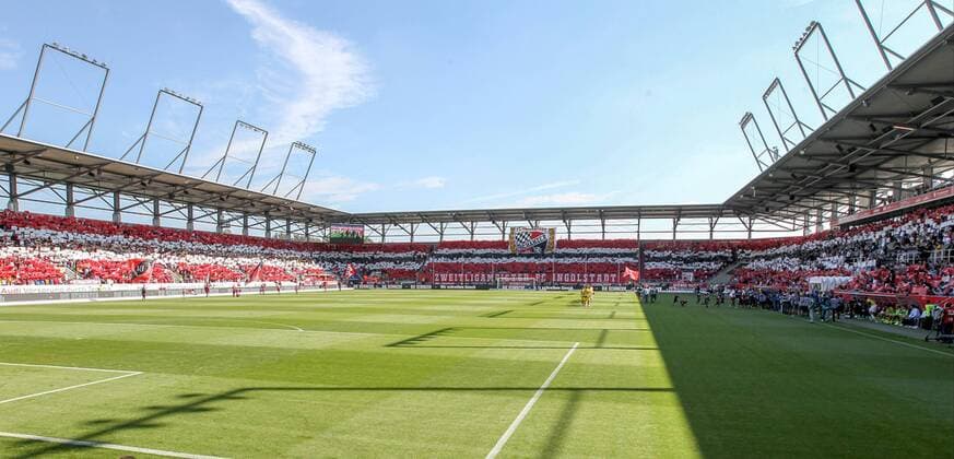 Fußball, Stadiongeschichte FC Ingolstadt 04 1. Bundesliga - Fußball - FC Ingolstadt 04 - Fans Spruchband Choreographie 1. BL - FC Ingolstadt 04 Saison 2015 2016 Borussia Dortmund -