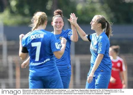 v.li.: Lisa Mayer (Saarbrücken), bejubelt ihr Tor, SC Fortuna Köln (rot), 1. FC Saarbrücken (blau), Fussball, DFB Pokal, Damen, Frauen, SC Fortuna Köln - 1. FC Saarbrücken, xbhx