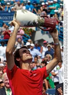Aug. 23, 2015 - Mason, Ohio, USA - Roger Federer (SUI) holds up the Rookwood Cup after winning Sunday s final round of the Western and Southern Open at at the Lindner Family Tennis Center , Mason, Oh. Federer won in two sets 7-6, 6-3. Tennis 2015 - Western And Southern Open - ZUMAs304