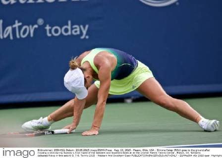 Aug. 23, 2015 - Mason, Ohio, USA - Simona Halep (ROU) goes to the ground after missing a shot during Sunday s final round of the Western and Southern Open at at the Lindner Family Tennis Center , Mason, Oh. Williams defeated Halep in two sets 6-3, 7-6. Tennis 2015 - Western And Southern Open - ZUMAs304