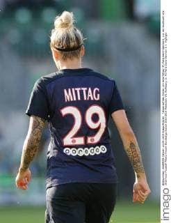 Tatoos auf den Armen von Anja Mittag (FC Paris Saint-Germain), u.a. ein leuchturm