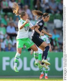 Fliegende Pferdeschwänze bei Noelle Maritz (VfL Wolfsburg) und Kosovare Asllani (FC Paris Saint-Germain)
