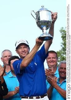Aug. 23, 2015 - Greensboro, North Carolina, United States - Davis Love III holds the Sam Snead trophy after winning the final round of the Wyndham Championship at Sedgefield CC. PGA Golf Herren 2015: Wyndham Championship - Final Round - ZUMAw109