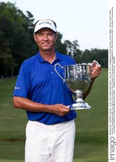 Aug. 23, 2015 - Greensboro, North Carolina, United States - Davis Love III holds the Sam Snead trophy after winning the final round of the Wyndham Championship at Sedgefield CC. PGA Golf Herren 2015: Wyndham Championship - Final Round - ZUMAw109