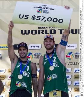 Aug. 23, 2015 - Los Angeles, California, U.S - Brazil Alison Conte Cerutti (1) and his teammate Bruno Oscar Schmidt (2) pose on the podium after defeated United States during the World Series of Beach volleyball Beachvolleyball Men Final in Long Beach, California., Sunday, August. 23, 2015. Brazil won 2-1. World Series of Beach Volleyball Men Final - ZUMAc68_