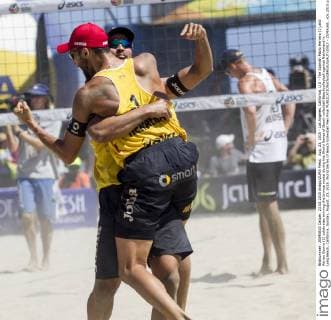 Aug. 23, 2015 - Los Angeles, California, U.S - The Spanish Pablo Herrera (1),and Adrian Gavira (2) celebrates winning the bronze medal during the World Series of Beach volleyball Beachvolleyball against Netherland in Long Beach, California, Sunday, August. 23, 2015. World Series of Beach Volleyball Men Final - ZUMAc68_
