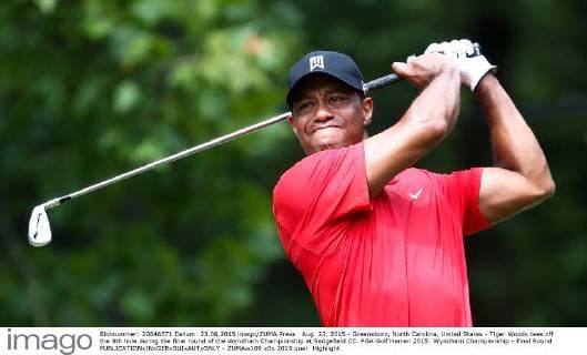 Aug. 23, 2015 - Greensboro, North Carolina, United States - Tiger Woods tees off the 4th hole during the final round of the Wyndham Championship at Sedgefield CC. PGA Golf Herren 2015: Wyndham Championship - Final Round - ZUMAw109