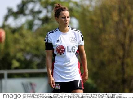 23.08.2015 xcex Deutschland, Niederkirchen, Fussball, DFB Pokal der Frauen, Frauenfussball 1. FFC Niederkirchen gegen Bayer 04 Leverkusen Jessica Wich (Bayer Leverkusen)