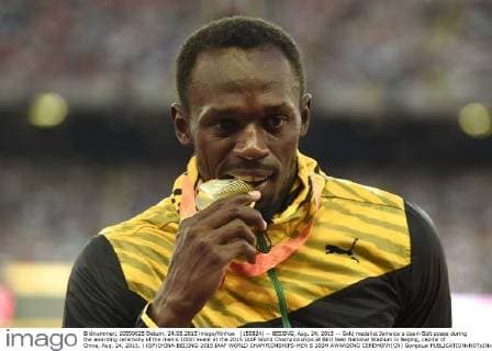 (150824) -- BEIJING, Aug. 24, 2015 -- Gold medalist Jamaica s Usain Bolt poses during the awarding ceremony of the men s 100m event at the 2015 IAAF Wolrd Championships at Bird Nest National Stadium in Beijing, capital of China, Aug. 24, 2015. ) (SP)CHINA-BEIJING-2015 IAAF WORLD CHAMPIONSHIPS-MEN S 100M AWARDING CEREMONY(CN) GongxLei 