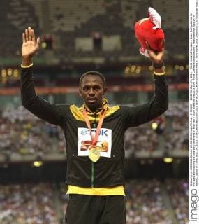 (150824) -- BEIJING, Aug. 24, 2015 -- Gold medalist Jamaica s Usain Bolt gestrues to the spectators during the awarding ceremony of the men s 100m event at the 2015 IAAF Wolrd Championships at Bird s Nest National Stadium in Beijing, capital of China, Aug. 24, 2015. ) (SP)CHINA-BEIJING-2015 IAAF WORLD CHAMPIONSHIPS-MEN S 100M AWARDING CEREMONY(CN) GongxLei 
