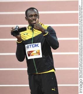 Aktuell Leichtathletik WM in Peking, 100m der Herren, Siegerehrung BEIJING, CHINA - AUGUST 24: (CHINA OUT) Gold medalist Usain Bolt of Jamaica poses during the medal ceremony for the Men s 100 metres final during day three of the 15th IAAF World Athletics Championships Beijing 2015 at Beijing National Stadium on August 24, 2015 in Beijing, China.  CFP471846167 
