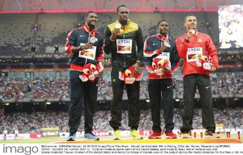 Aktuell Leichtathletik WM in Peking, 100m der Herren, Siegerehrung BEIJING, CHINA - AUGUST 24: (CHINA OUT) (L - R) Silver medalist Justin Gatlin of the United States, gold medalist Usain Bolt of Jamaica and joint bronze medalists Trayvon Bromell of the United States and Andre De Grasse of Canada pose on the podium during the medal ceremony for the Men s 100 metres final during day three of the 15th IAAF World Athletics Championships Beijing 2015 at Beijing National Stadium on August 24, 2015 in Beijing, China.  CFP471846169 