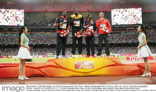 Aktuell Leichtathletik WM in Peking, 100m der Herren, Siegerehrung BEIJING, CHINA - AUGUST 24: (CHINA OUT) (L - R) Silver medalist Justin Gatlin of the United States, gold medalist Usain Bolt of Jamaica and joint bronze medalists Trayvon Bromell of the United States and Andre De Grasse of Canada pose on the podium during the medal ceremony for the Men s 100 metres final during day three of the 15th IAAF World Athletics Championships Beijing 2015 at Beijing National Stadium on August 24, 2015 in Beijing, China.  CFP471846174 