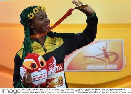 (150825) -- BEIJING, Aug. 25, 2015 -- Gold medalist Jamaica s Shelly-Ann Fraser-Pryce celebrates after the awarding ceremony of the women s 100m event at the 2015 IAAF World Championships at the Bird s Nest National Stadium in Beijing, capital of China, Aug. 25, 2015. ) (SP)CHINA-BEIJING-IAAF WORLD CHAMPIONSHIPS-WOMEN S 100M AWARDING CEREMONY (CN) LixWen 