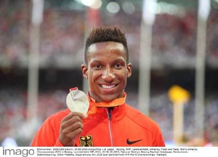 Beijing, IAAF, Leichtathletik, athletics, Track and Field, World athletics Championships 2015 in Beijing, Leichtathletik WM 2015, 22-30.08.2015, National Stadium Beijing,Raphael Holzdeppe, Deutschland, Stabhochsprung, Silber Medaille, Siegerehrung