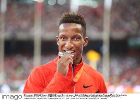 Beijing, IAAF, Leichtathletik, athletics, Track and Field, World athletics Championships 2015 in Beijing, Leichtathletik WM 2015, 22-30.08.2015, National Stadium Beijing,Raphael Holzdeppe, Deutschland, Stabhochsprung, Siegerehrung, Silbermedaille