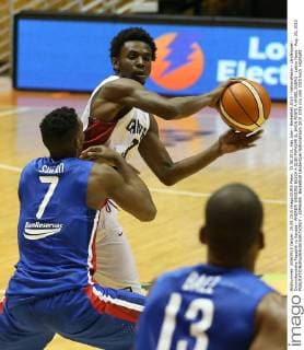 25.08.2015, San Juan - Basketball 2015 - Nationalteam - Länderspiel - Dominikanische Republik vs Kanada - ANDREW WIGGINS BUSCA A QUIN PAPASAR EL BAON RENTE A ANGEL SUERO - Latino News - Aug. 25, 2015  - ZUMAd69_