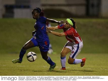 22.08.2015, Bayamon - Fußball 2015 - Damen - Frauenfußball - Nationalteam - Länderspiel - Haiti vs Puerto Rico - 9 KARINA SOCARRAS Y 3 JENNYFER LIMAGE - Latino News - April 25, 2015  - ZUMAd69_