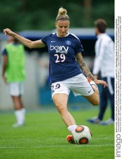 Fussball DFL 1.Bundesliga Damen 25.08.2015 Waldstadion Ludwigsfelde Freundschaftsspiel Testspiel 1 FFC Turbine Potsdam geg Paris St Germain 1 : 1 Anja MITTAG 29 Paris