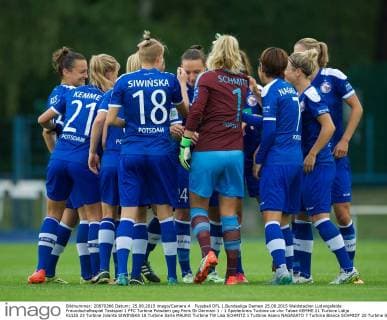 Fussball DFL 1.Bundesliga Damen 25.08.2015 Waldstadion Ludwigsfelde Freundschaftsspiel Testspiel 1 FFC Turbine Potsdam geg Paris St Germain 1 : 1 Spielerkreis Turbine ua vlnr Tabea KEMME 21 Turbine Lidija KULIS 23 Turbine Jolanta SIWINSKA 18 Turbine Ilaria MAURO Turbine TW Lisa SCHMITZ 1 Turbine Asano NAGASATO 7 Turbine Bianca SCHMIDT 20 Turbine Svenja HUTH 9 Turbine