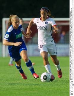Fussball DFL 1.Bundesliga Damen 25.08.2015 Waldstadion Ludwigsfelde Freundschaftsspiel Testspiel 1 FFC Turbine Potsdam geg Paris St Germain 1 : 1 vlnr Lia WÄLTI ( WAELTI ) 13 Turbine Shriley CRUZ TRANA 28 Paris