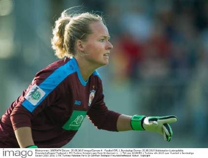 Fussball DFL 1.Bundesliga Damen 25.08.2015 Waldstadion Ludwigsfelde Freundschaftsspiel Testspiel 1 FFC Turbine Potsdam geg Paris St Germain 1 : 1 TW Lisa SCHMITZ 1 Turbine