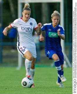 Fussball DFL 1.Bundesliga Damen 25.08.2015 Waldstadion Ludwigsfelde Freundschaftsspiel Testspiel 1 FFC Turbine Potsdam geg Paris St Germain 1 : 1 vlnr Anja MITTAG 29 Paris geg Svenja HUTH 9 Turbine