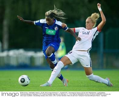 Fussball DFL 1.Bundesliga Damen 25.08.2015 Waldstadion Ludwigsfelde Freundschaftsspiel Testspiel 1 FFC Turbine Potsdam geg Paris St Germain 1 : 1 vlnr Marina MAKANZA Turbine 25 Kheira HAMRAOUI 14 Paris