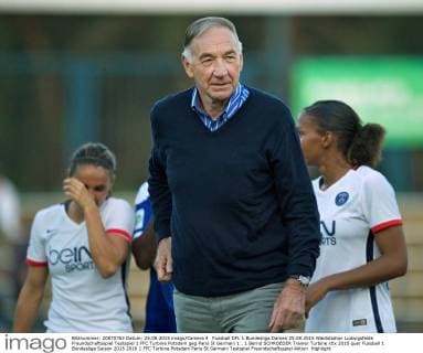 Fussball DFL 1.Bundesliga Damen 25.08.2015 Waldstadion Ludwigsfelde Freundschaftsspiel Testspiel 1 FFC Turbine Potsdam geg Paris St Germain 1 : 1 Bernd SCHROEDER Trainer Turbine