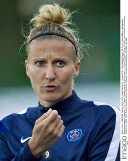 Fussball DFL 1.Bundesliga Damen 25.08.2015 Waldstadion Ludwigsfelde Freundschaftsspiel Testspiel 1 FFC Turbine Potsdam geg Paris St Germain 1 : 1 Anja MITTAG 29 Paris