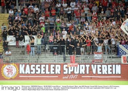 Kassel Zuschauer, Fans, des KSV Hessen Kassel KSV Hessen Kassel vs FK Pirmasens, Fussball, Regionalliga Suedwest, 26.08.2015 , Copyright: Sippel Eibner-Pressefoto EP_RSL