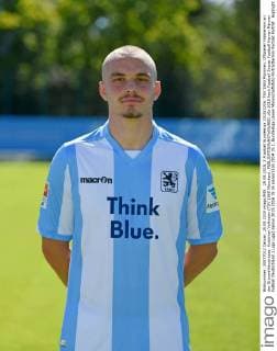 25.08.2015, 2.Fussball Bundesliga 2015 2016: TSV 1860 München, Offizieller Fototermin an der Grünwalderstrasse. Korbinian Vollmann (TSV 1860 München). 