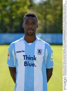 25.08.2015, 2.Fussball Bundesliga 2015 2016: TSV 1860 München, Offizieller Fototermin an der Grünwalderstrasse. Stephane Mvibudulu (TSV 1860 München). 