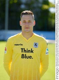 25.08.2015, 2.Fussball Bundesliga 2015 2016: TSV 1860 München, Offizieller Fototermin an der Grünwalderstrasse. Torwart Vitus Eicher (TSV 1860 München). 