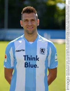25.08.2015, 2.Fussball Bundesliga 2015 2016: TSV 1860 München, Offizieller Fototermin an der Grünwalderstrasse. Guillermo Vallori (TSV 1860 München). 
