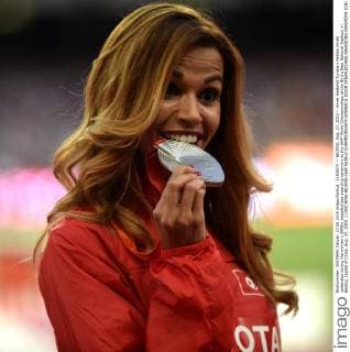 (150827) -- BEIJING, Aug. 27, 2015 -- Silver medalist Tunisia s Habiba Ghribi celebrates during the women s 3000m steeplechase awarding ceremony at the IAAF World Championships at the Bird s Nest Naitonal Stadium in Beijing, capital of China, Aug. 27, 2015. ) (SP)CHINA-BEIJING-IAAF WORLD CHAMPIONSHIPS-WOMEN S 3000M STEEPLECHASE AWARDING CEREMONY (CN) LixWen 