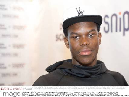 Pressekonferenz im Snipes Store Koeln mit NBA Basketball Herren USA Basketballer Dennis Schroeder (Atlanta Hawks) am 27.08.2015. Faces of Snipes - Dennis Schroeder Foto: Gero Mueller-Laschet BEAUTIFUL SPORTS Pressekonferenz im Snipes Store Koeln mit Dennis Schroeder xgmlx