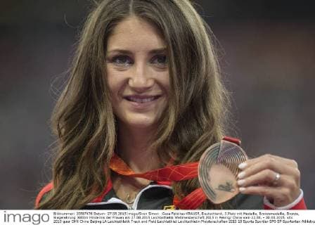 Gesa Felicitas KRAUSE, Deutschland, 3.Platz mit Medaille, Bronzemedaille, Bronze, Siegerehrung 3000m Hindernis der Frauen am 27.08.2015 Leichtathletik Weltmeisterschaft 2015 in Peking China vom 22.08. - 30.08.2015.