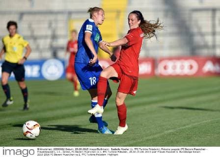 Isabella Moeller (1. FFC Turbine Potsdam), Melanie Leupolz (FC Bayern Muenchen - Frauenfussball), v.li., Aktion, FC Bayern Muenchen vs 1. FFC Turbine Potsdam, 28.08.15